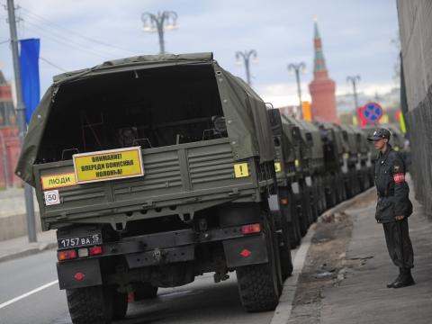 Площадь под митинг на Болотной могут расширить, но шествия не будет