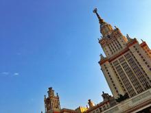 В главном здании МГУ произошел небольшой пожар